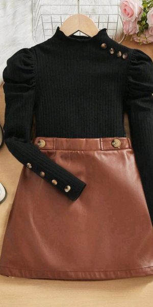 Los conjuntos casuales para niñas son una opción versátil y cómoda para el día a día. Realizados con telas suaves y transpirables, que resulten cómodas para jugar y moverse libremente. Nuestras telas son ideales por su suavidad, durabilidad y fáciles de lavar. Usamos patrones y colores con tonos agradables y divertidos, diseños coloridos que reflejan la vivacidad de la infancia. A menudo se complementan con accesorios como cinturones, bolsos, sombreros, boinas, collares, aretes, relojes, gafas, entre otros decorativos. Estos detalles pueden hacer que un vestido casual sea más divertido y único. Los vestidos casuales para niñas suelen ser fáciles de poner y quitar, con cierres sencillos como botones grandes o elásticos, pensando en la independencia de las pequeñas. Es importante que, además de ser estéticamente atractivos, los vestidos sean funcionales y permitan a las niñas jugar y explorar .