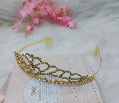 corona infantil dorada