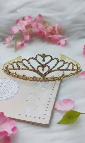 corona infantil dorada